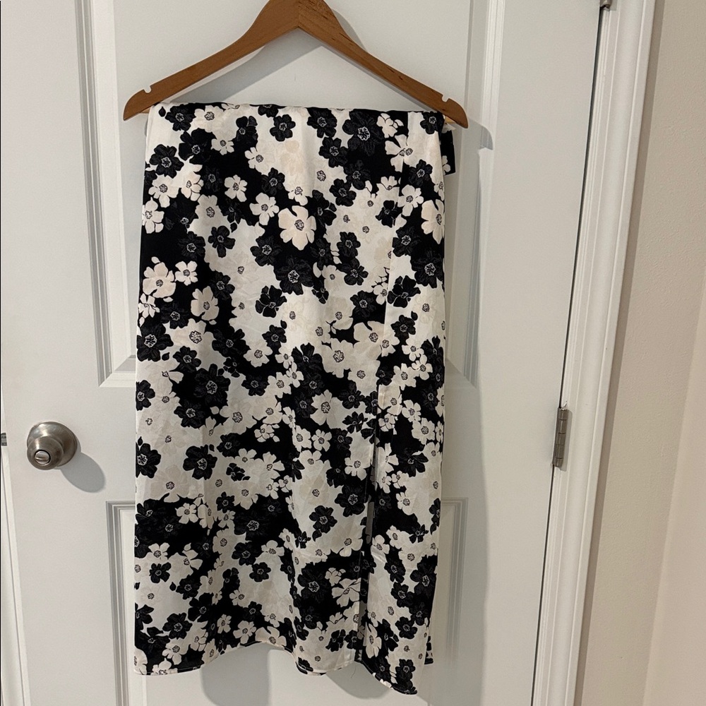 Ann Taylor Black and White Floral A-Line Skirt